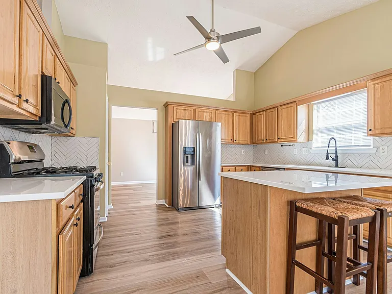 5755 Lakeview Cir — Photo 9