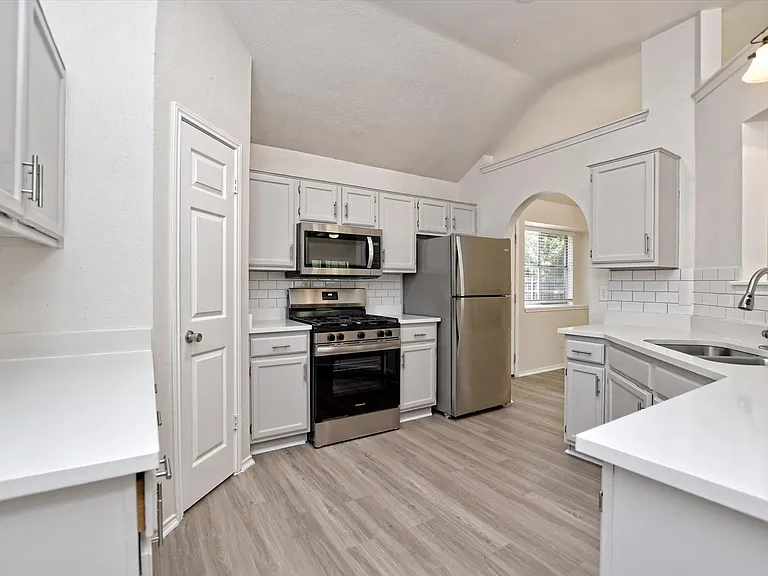1705 Laurel Ln — Photo 11