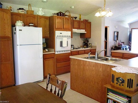 3rd image of 12 Westwinds Dr