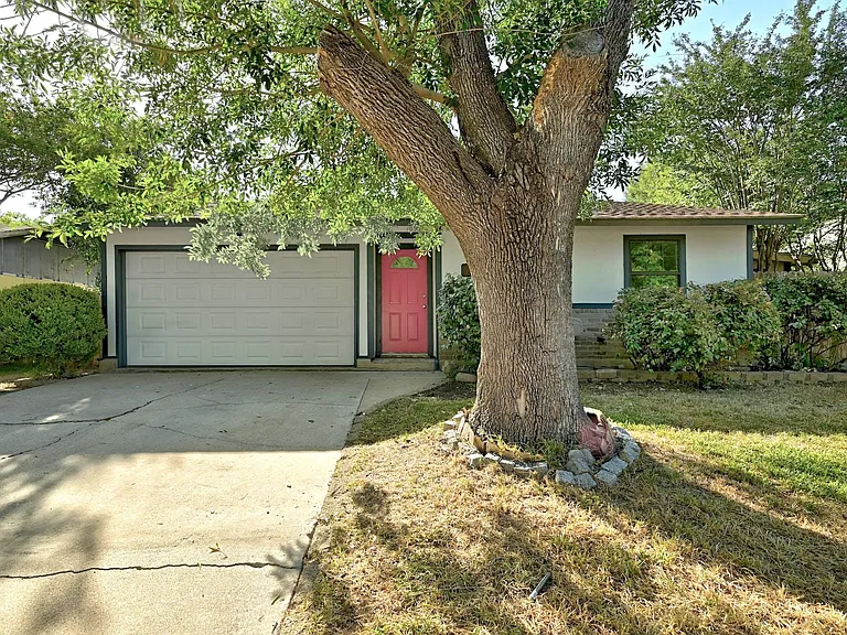 6209 Harwin Ln — Photo 3