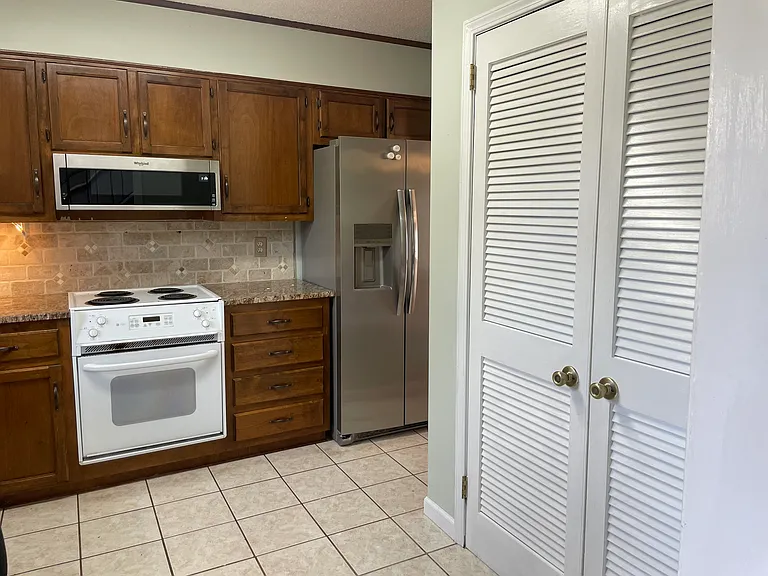 705 Cedar Crest Dr — Photo 2