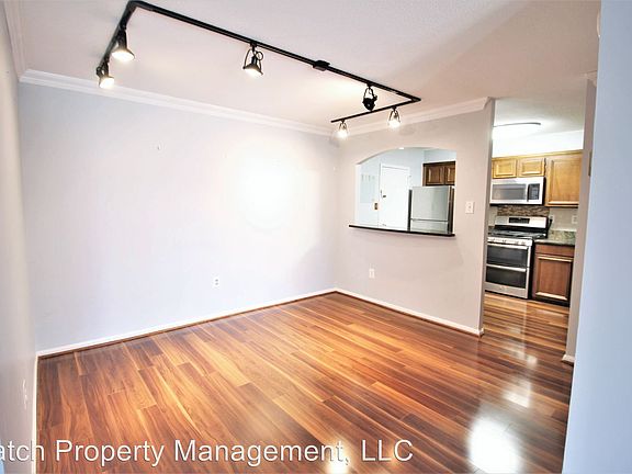 5th image of 1300 Army Navy Dr APT 203