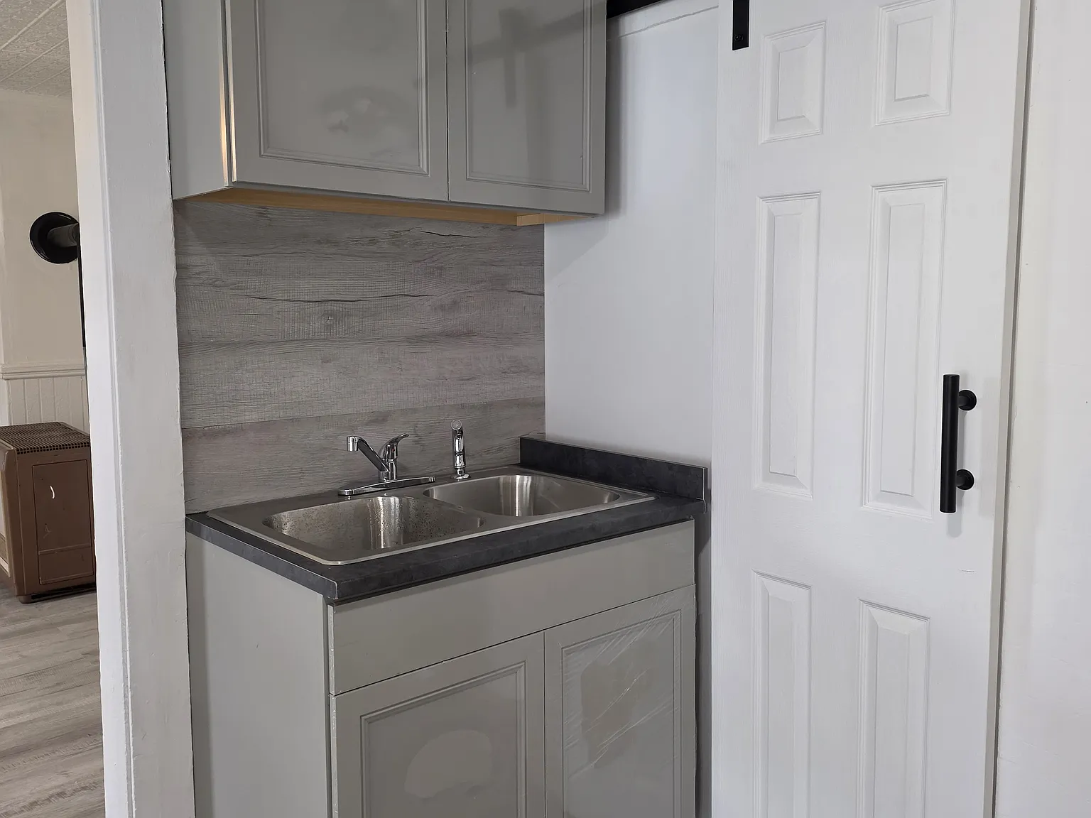 3 bed, 850 sqft, $1,950 — Photo 2