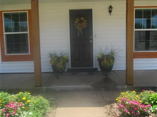 622 E Main St, Stroud, OK 74079