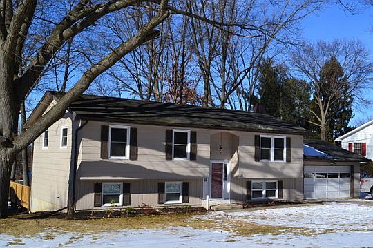 1st image of 111 Acorn Dr