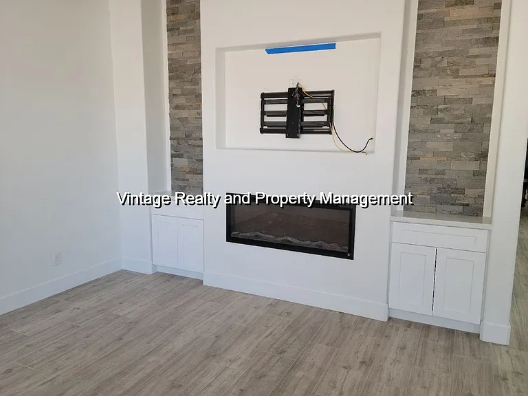 1052 Foxfire Dr — Photo 7