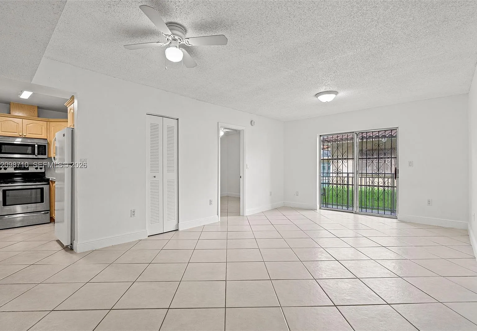 Sunset Villas Condo — Photo 3