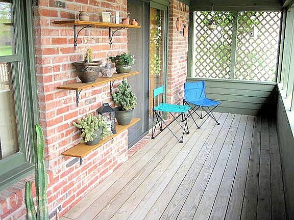SCREENED-IN PORCH