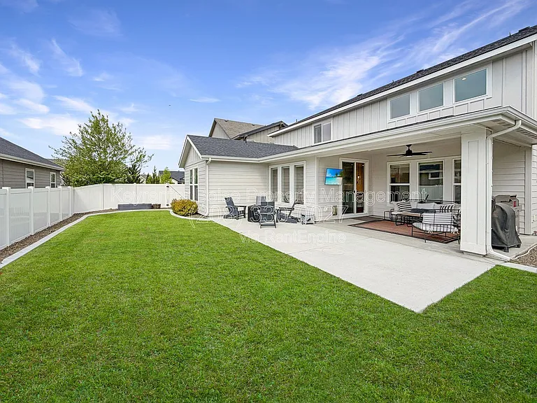 8423 W Brooks Dr — Photo 23