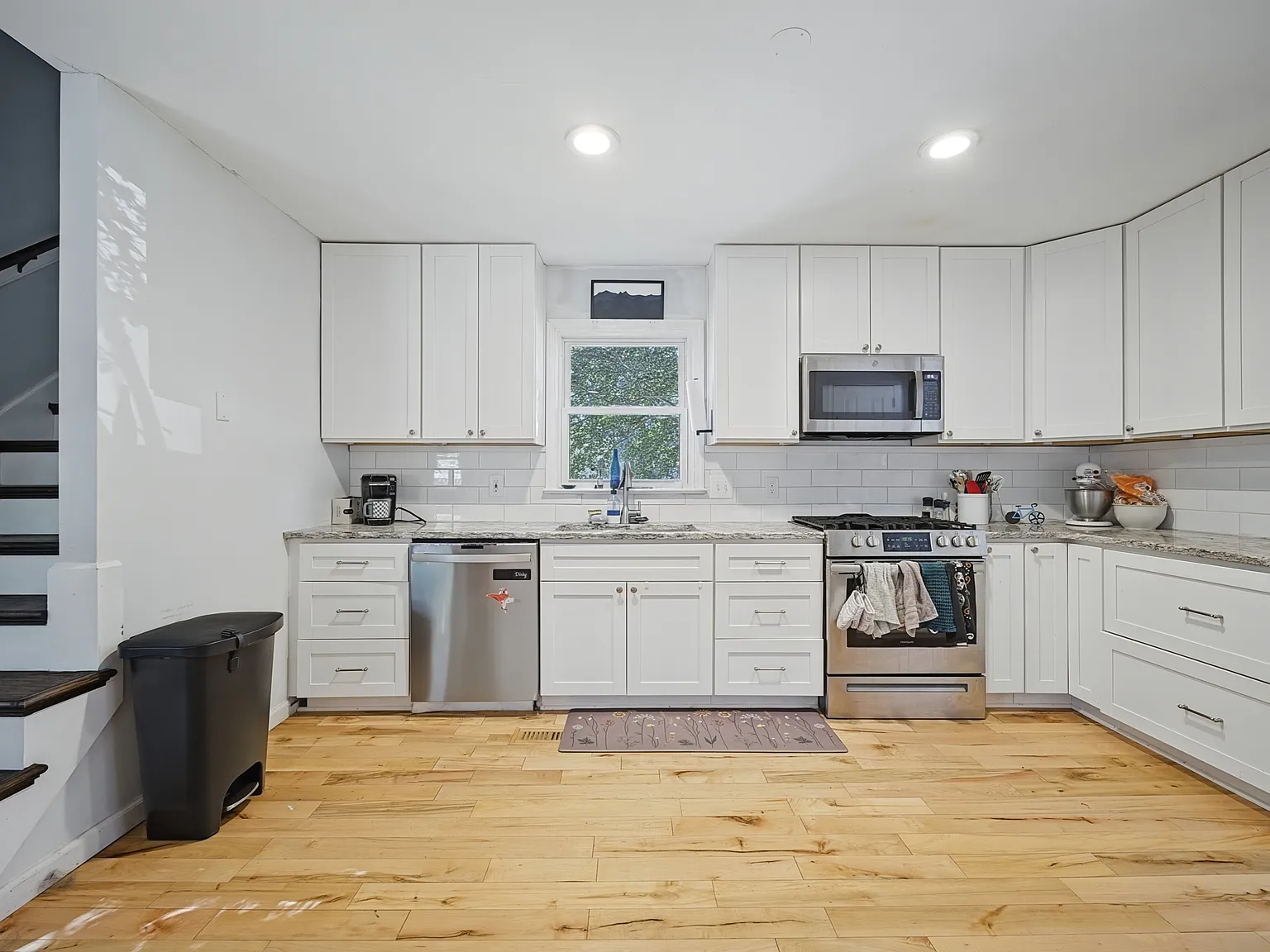 4 bed, 2078 sqft, $2,700 — Photo 2