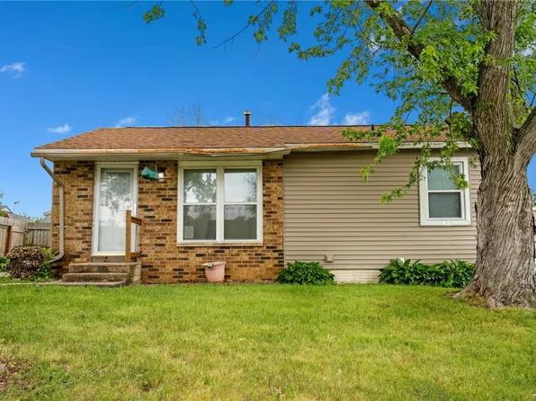 3022 Huxley Ln SW, Cedar Rapids, IA 52404