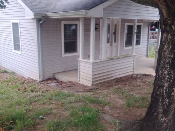 438 Bay St