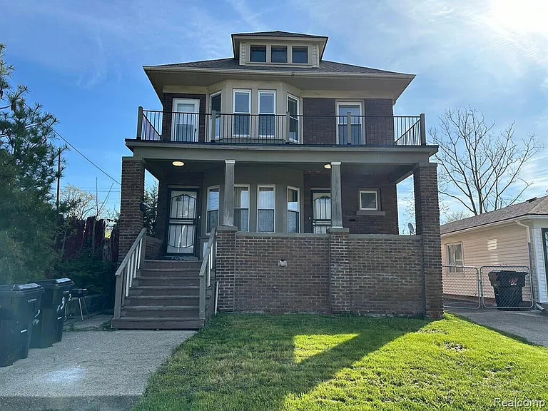 734 Ashland Ave — Photo 1