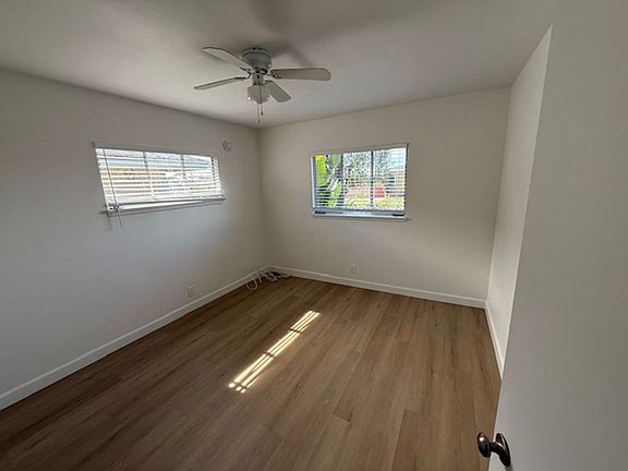 4th image of 15906 S Manhattan Pl