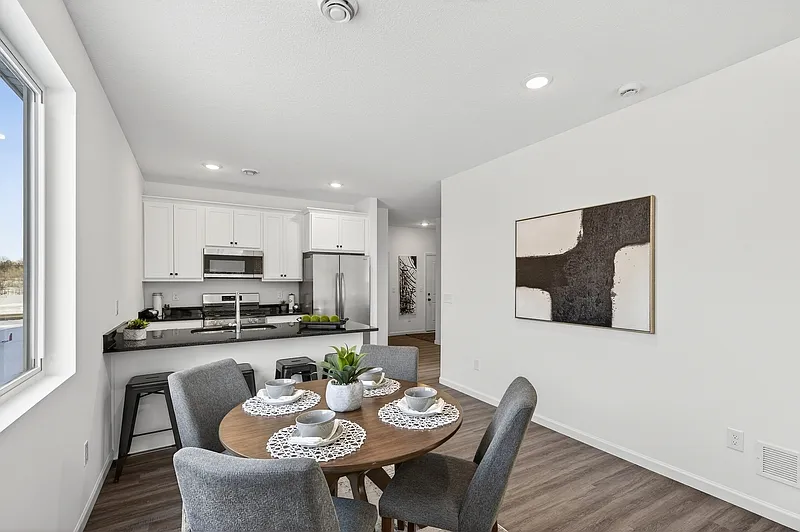 2 bed, 1.0 bath, 1008 sqft, $1,995 — Photo 4