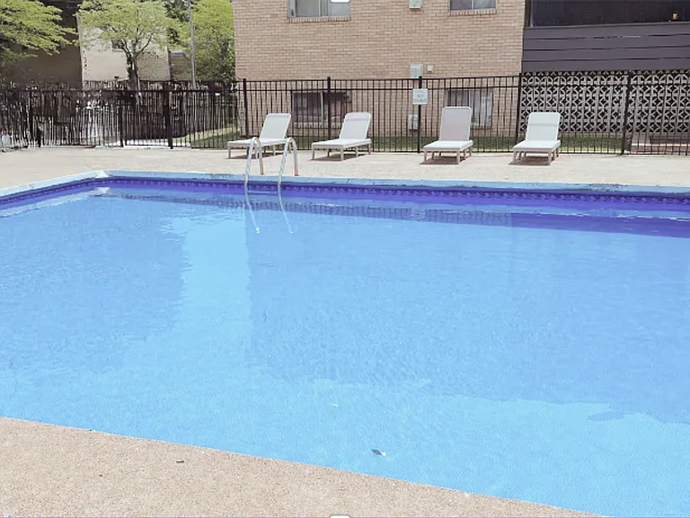 Seven Oaks Apartments — Photo 18