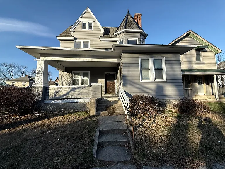 130 W Creighton Ave — Photo 2