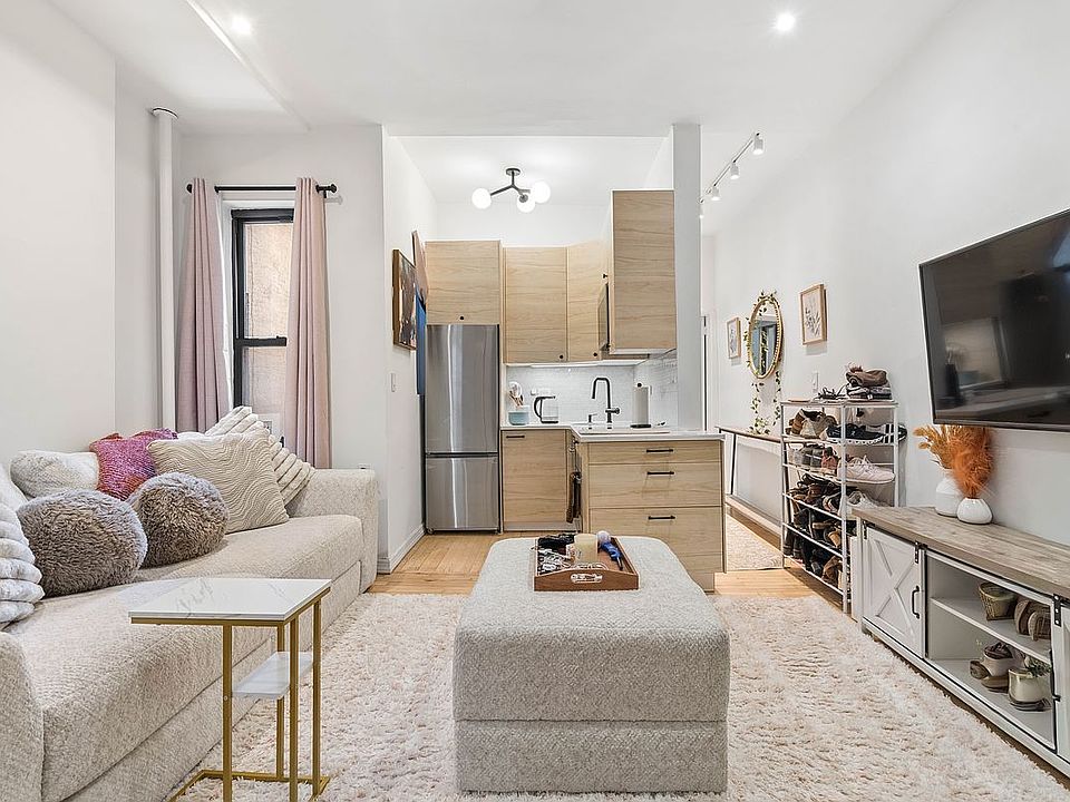 1st image of 352 W 56th St APT 3B