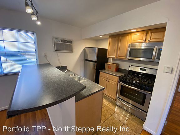 3rd image of 2213 N High St APT B