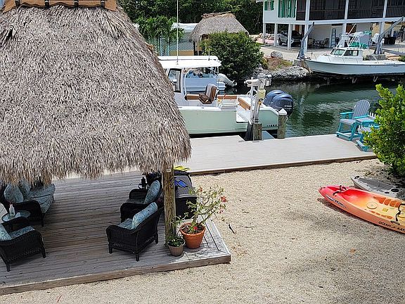 Tiki Hut