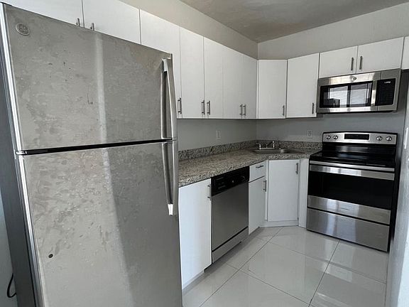 4th image of 7935 Crespi Blvd Unit 3-7925R