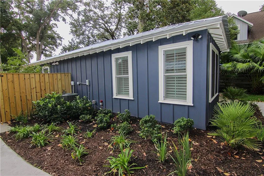 2 bed, 2.0 bath, 810 sqft, $5,160 — Photo 3