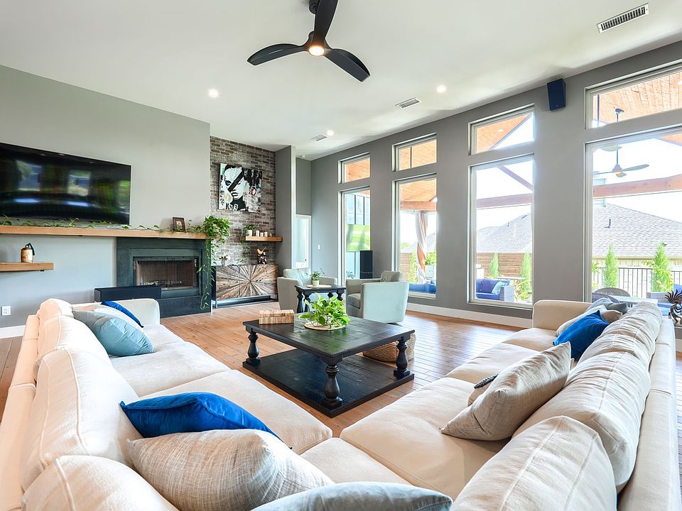 1st image of 820 E Heath St