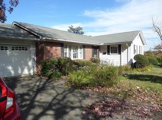 76 Hillview Rd, Holyoke, MA 01040