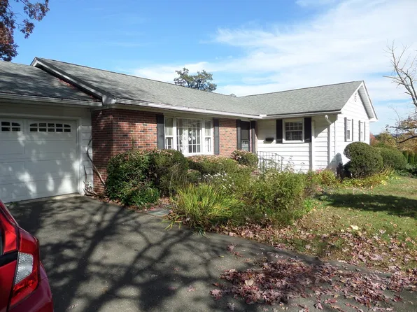 76 Hillview Rd, Holyoke, MA 01040
