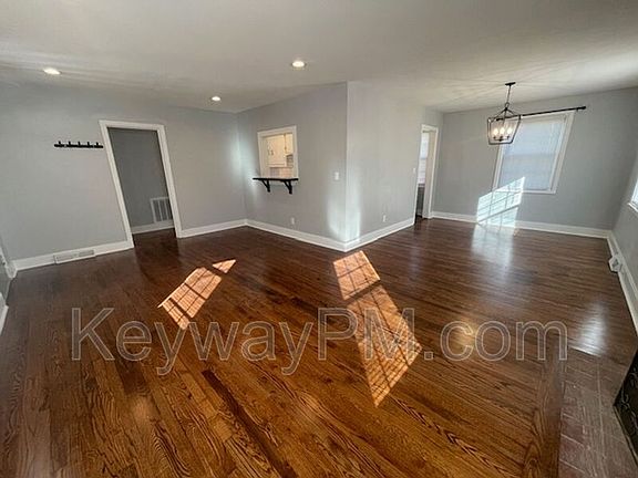 4th image of 1812 Oriole Ave