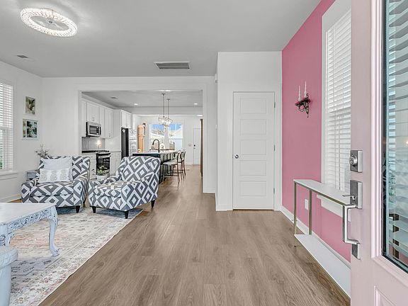 3rd image of 220 Midtown Ave