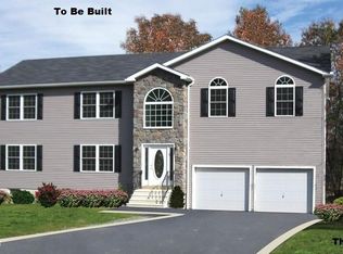 4503 Tee Dr, East Stroudsburg, PA 18301