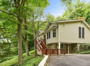 54 Hollowbrook Rd, Lake Peekskill, NY 10537