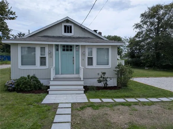 15 N Water St, Portsmouth, RI 02871