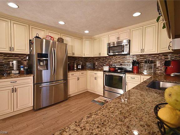 5th image of 1843 Westwood Dr