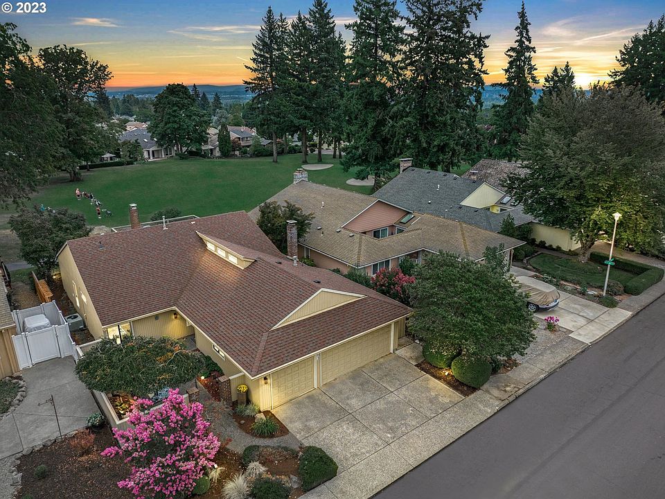 1st image of 2903 SE Balboa Dr