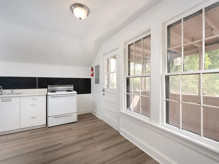 1501 Clayton Ave #B — Photo 17