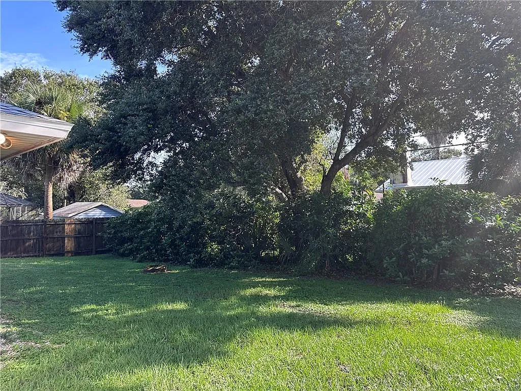 3 bed, 1898 sqft, $2,200 — Photo 2