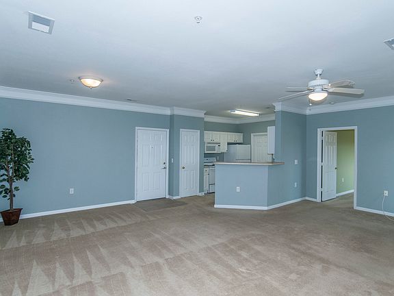 4th image of 1547 Cambridge Lakes Dr