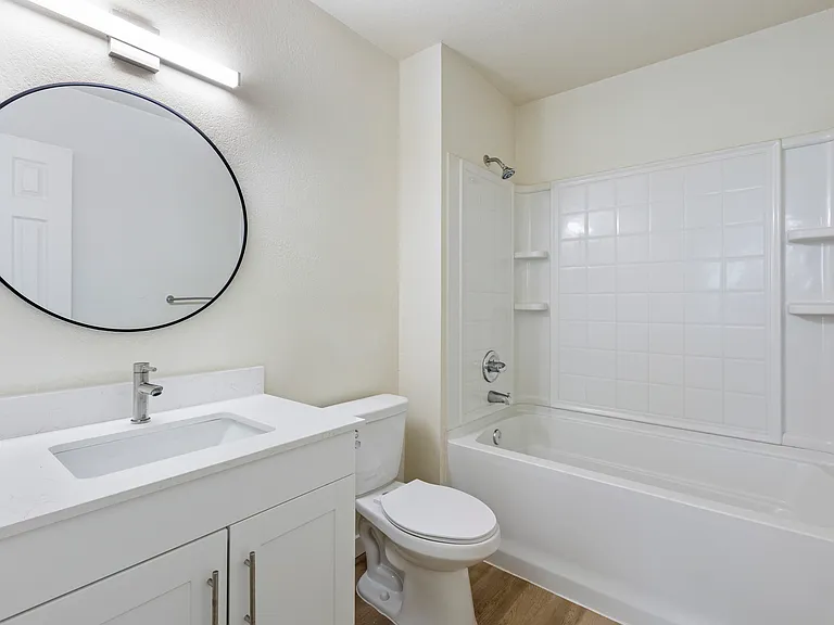 Beautifully updated bathrooms Beautifully updated bathrooms