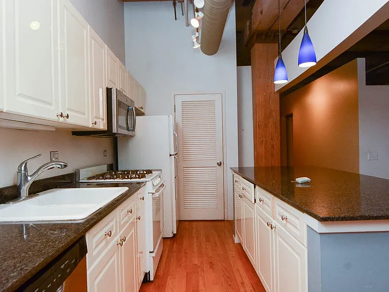 375 W Erie St #123 — Photo 4