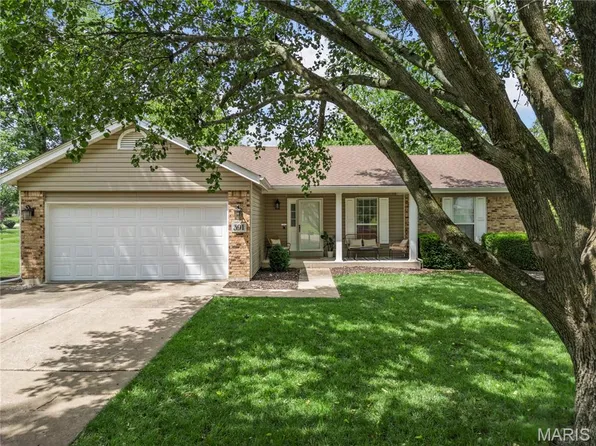 391 Carriage Trail Ct, O'Fallon, MO 63368