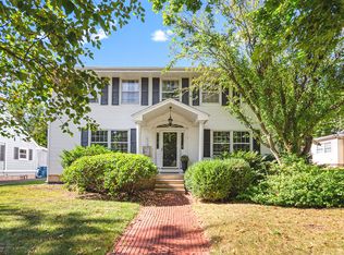 516 S 1st St, West Dundee, IL 60118