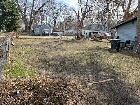 4th image of 730 N Cedar Ave