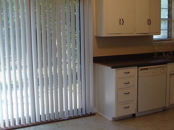 kitchen/dining, has new flooring not in picture