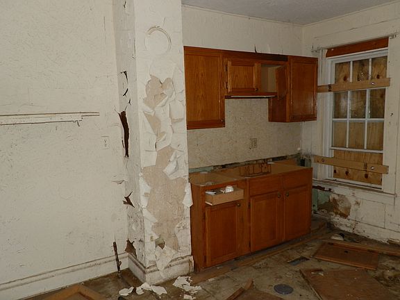 5th image of 278 Clarendon Ave