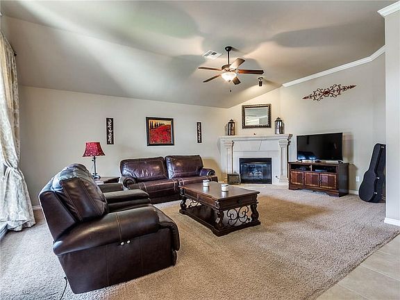 4th image of 1308 Leigh Cir