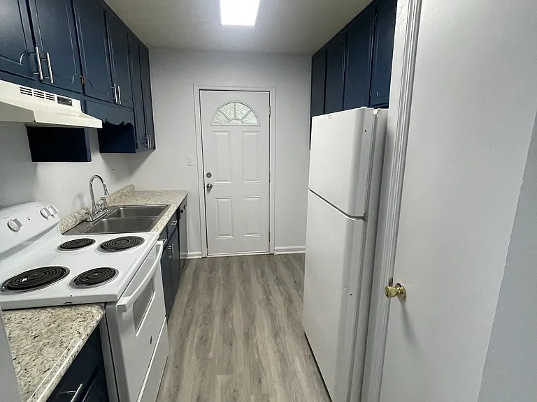 195 Pamela Dr — Photo 2