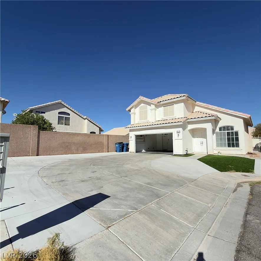 3 bed, 2.5 bath, 1527 sqft, $1,998 — Photo 3
