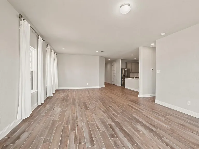 2821 Winding Creek Rd — Photo 4